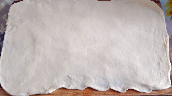 пирог из слоеного теста с творогом