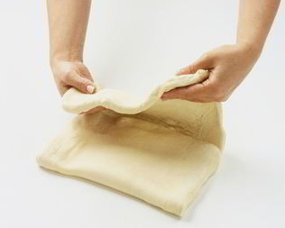 Пирог из слоеного теста с вареньем