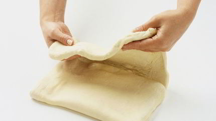 Пирог из слоеного теста с вареньем