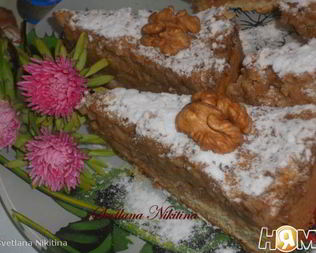 Пирог ореховый с яблоками