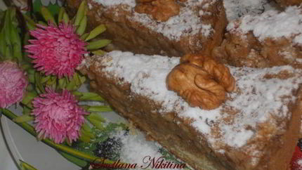 Пирог ореховый с яблоками