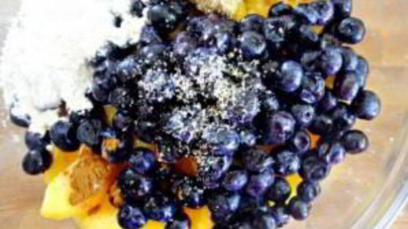 пирог с черникой и персиками по-деревенски