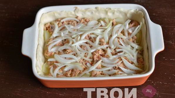 пирог с консервой