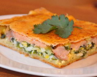 Пирог с семгой, брынзой и шпинатом