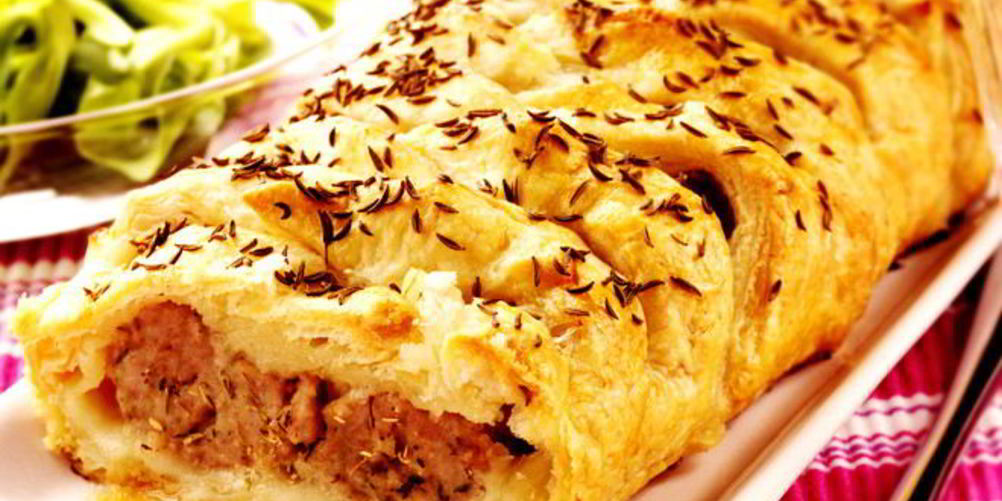 Рецепт пирога с сосисками и сыром