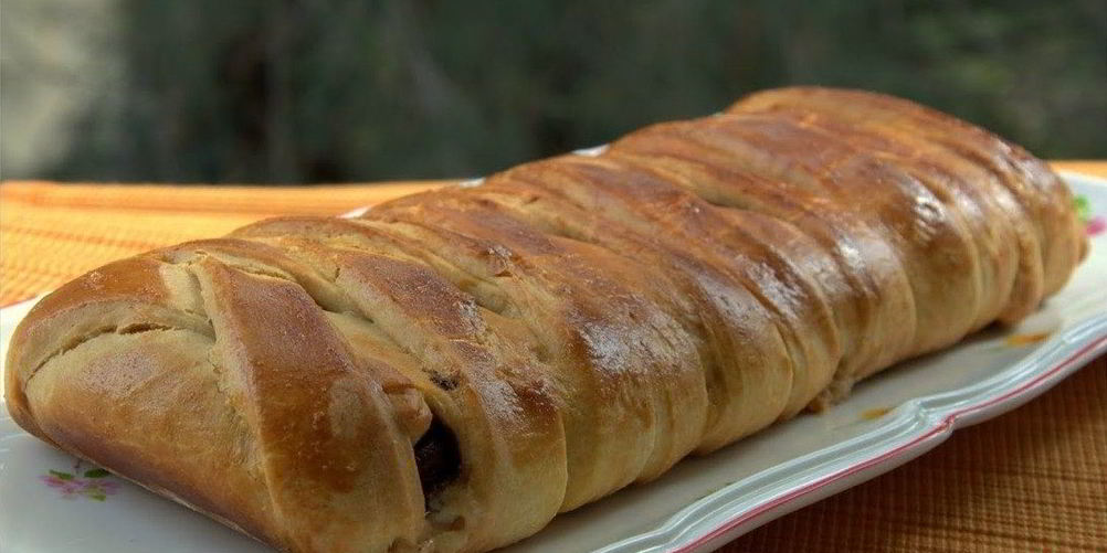 Рецепт пирога с сулугуни из слоеного теста