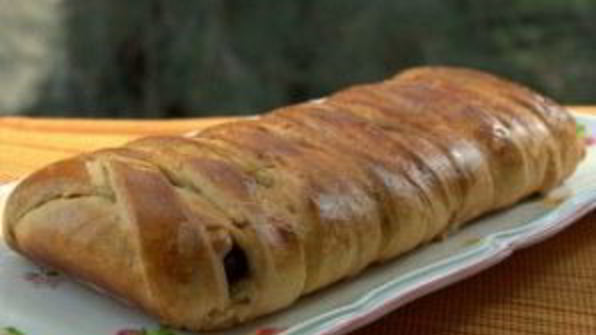 пирог с сулугуни из слоеного теста