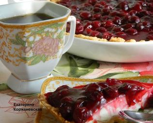 Пирог с творогом и вишней