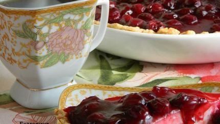 Пирог с творогом и вишней