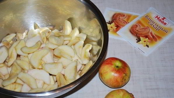 пирог с творогом, яблоками и корицей