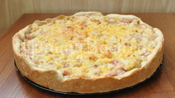 пирог с ветчиной, курицей и луком