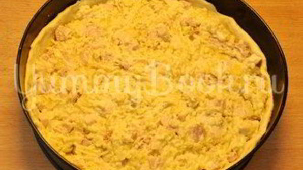 пирог с ветчиной, курицей и луком