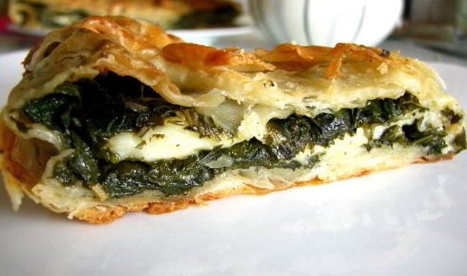 Пирог со щавелем и крапивой