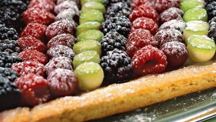 Пирог ягодный полосатый