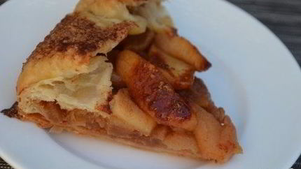 Сладкий пирог из слоеного теста