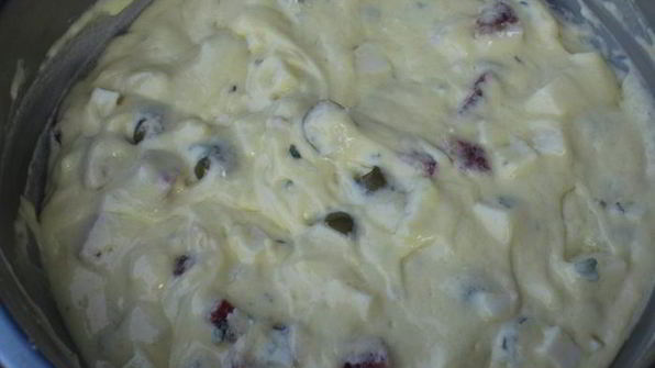 сырный пирог с оливками и салями