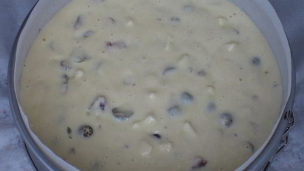 сырный пирог с оливками и салями