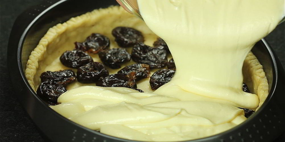 Рецепт творожного пирога с черносливом