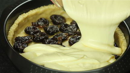 Творожный пирог с черносливом