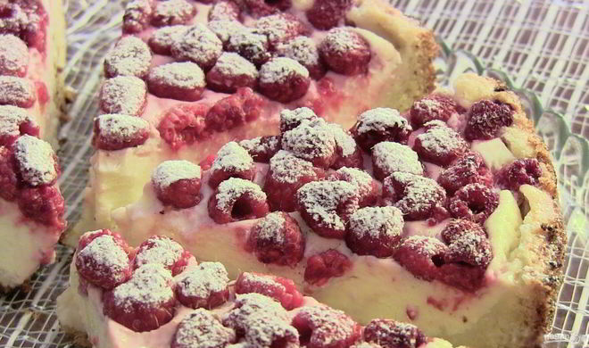 Творожный пирог с малиной