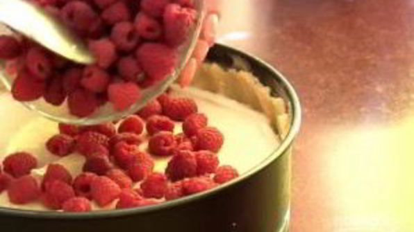 творожный пирог с малиной