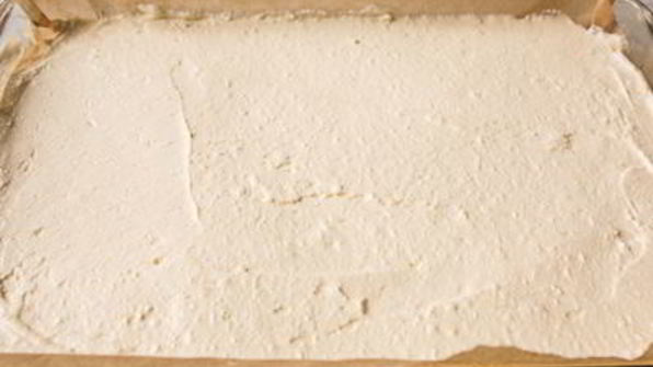 творожный пирог с персиками и меренгой