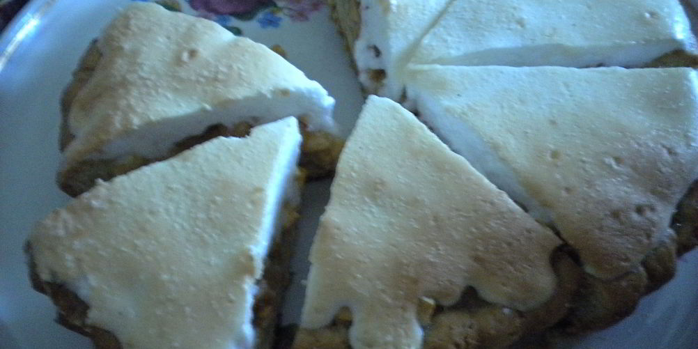 Рецепт яблочного пирога со взбитыми белками