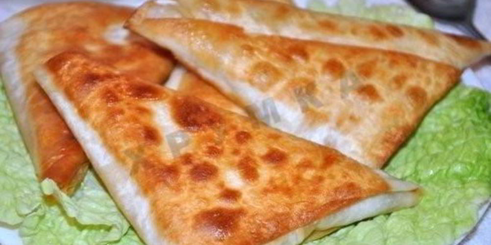 Рецепт быстрых пирожков из лаваша с сыром и ветчиной