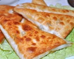 Быстрые пирожки из лаваша с сыром и ветчиной