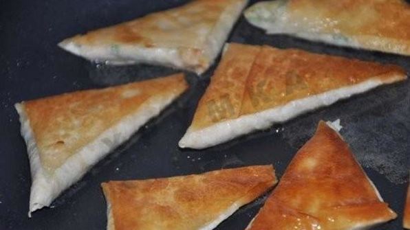 быстрые пирожки из лаваша с сыром и ветчиной