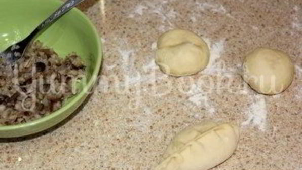 домашние пирожки с грибами