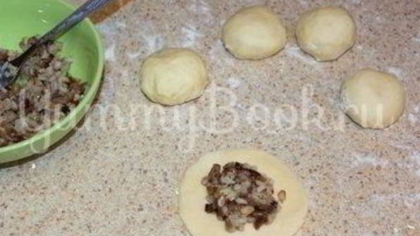 домашние пирожки с грибами