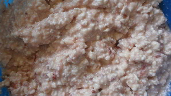 дрожжевые пирожки с творогом и клубникой