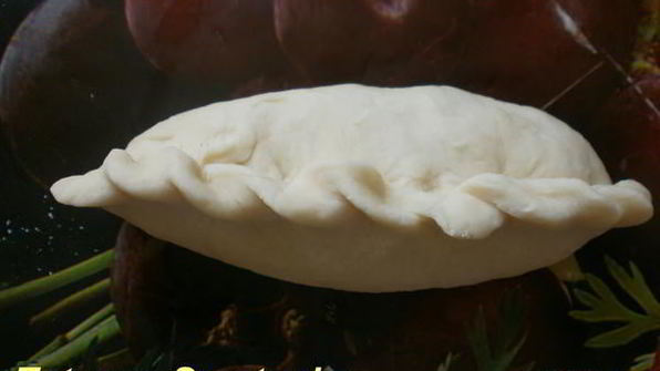 дрожжевые пирожки с творогом и клубникой