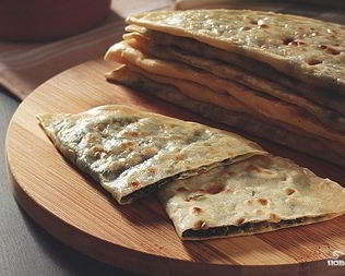 Кутабы с зеленью по-азербайджански