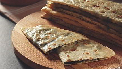 Кутабы с зеленью по-азербайджански