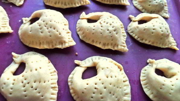 мясные пирожки из хрустящего теста