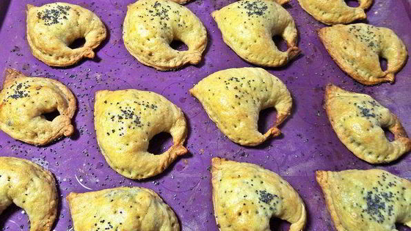 мясные пирожки из хрустящего теста