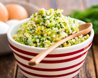 Начинка для пирожков из яиц и с ботвой и редисом