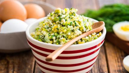 Начинка для пирожков из яиц и с ботвой и редисом