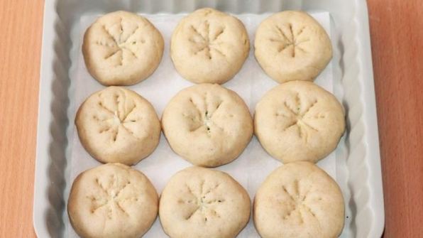 пирожки-булочки на кефире с оливками и зеленью