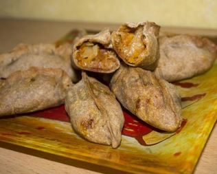 Пирожки из ржаной муки с капустой в духовке