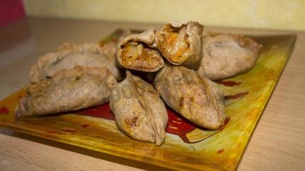 Пирожки из ржаной муки с капустой в духовке