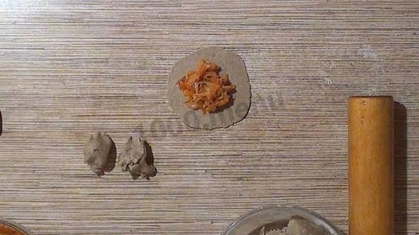 пирожки из ржаной муки с капустой в духовке