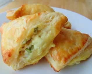 Пирожки с брынзой из готового слоеного теста