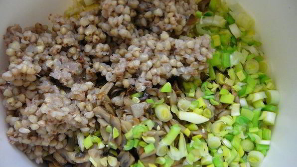 пирожки с грибами и зеленой гречкой