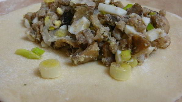 пирожки с грибами и зеленой гречкой