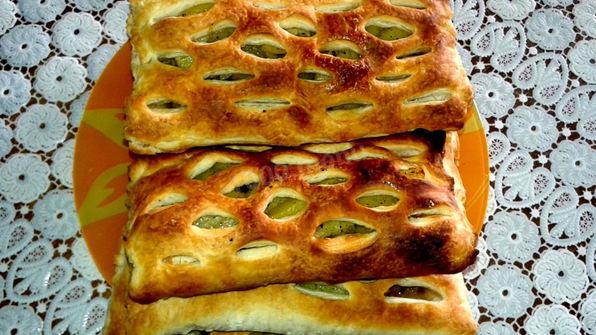 пирожки с картошкой и фаршем из слоеного теста