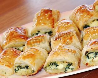 Пирожки с колбасой и сыром