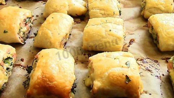 пирожки с колбасой и сыром